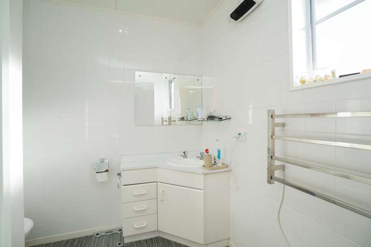 169 Queens Drive Richmond_9