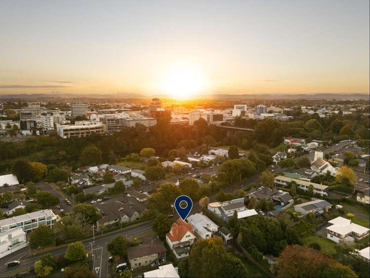 128 River Road Hamilton East_1