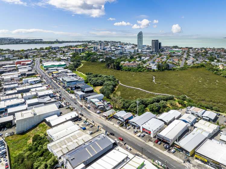 64 Barrys Point Road Takapuna_3