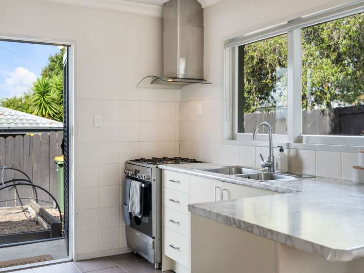 1/1 Broadview Place Howick_8