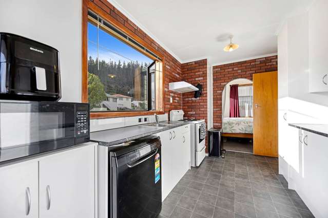 8 Ngaturi Grove Wainuiomata_3