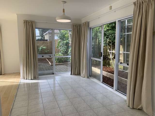 2/24 Clonbern Road Remuera_4