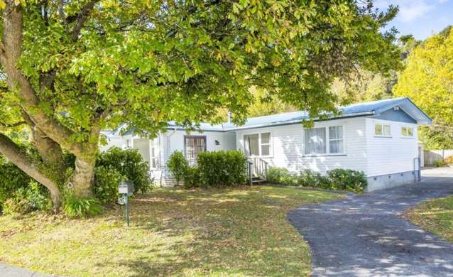 Charming 3BR Family Home in Te Marua