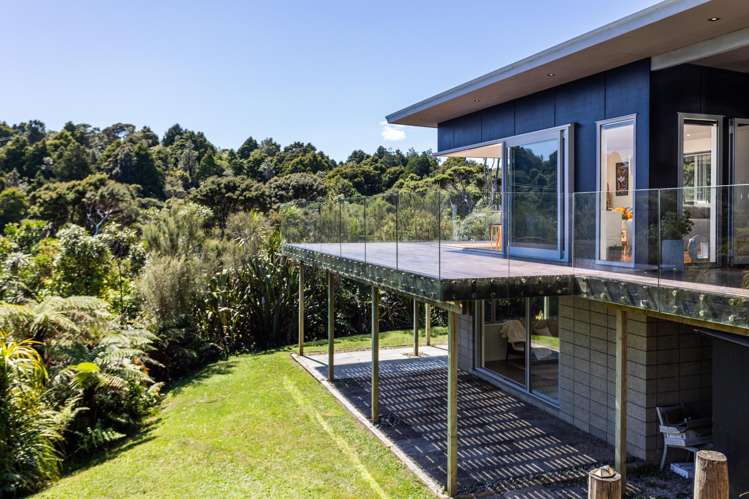 296 Piha Road Piha_49