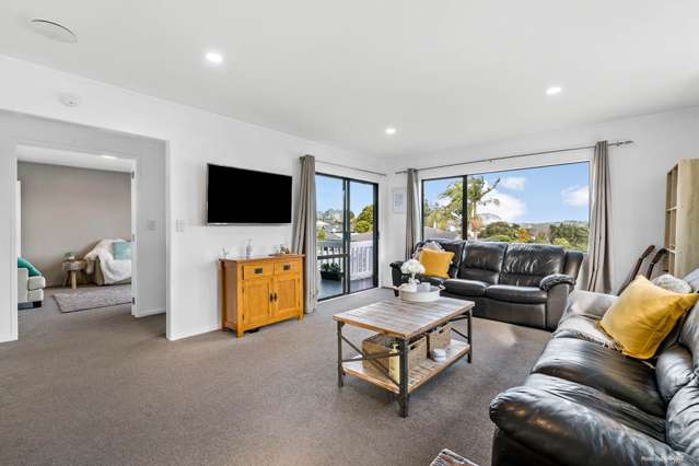 77 Vipond Road Stanmore Bay_2