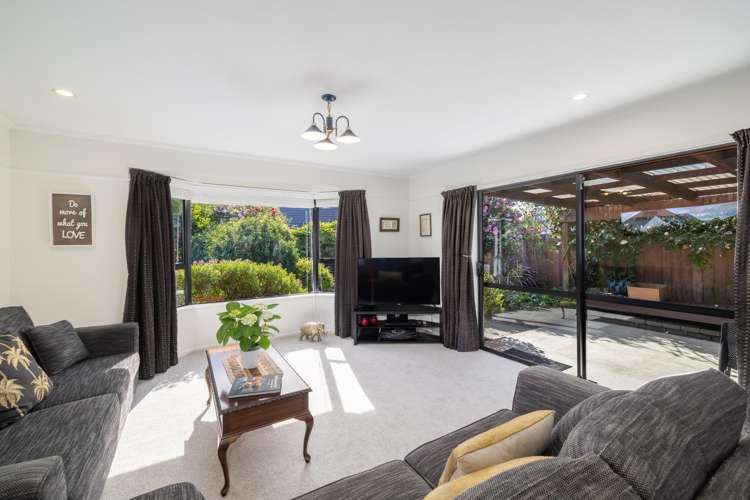 2/6 Goodall Place Redwood_6