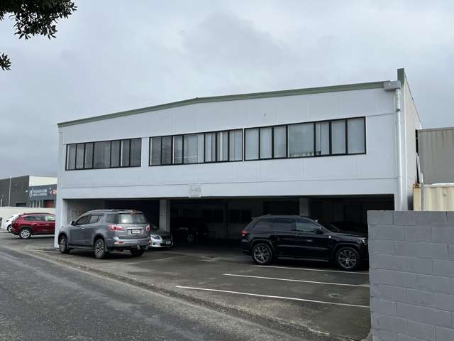 6 Lyttelton Avenue Porirua_1