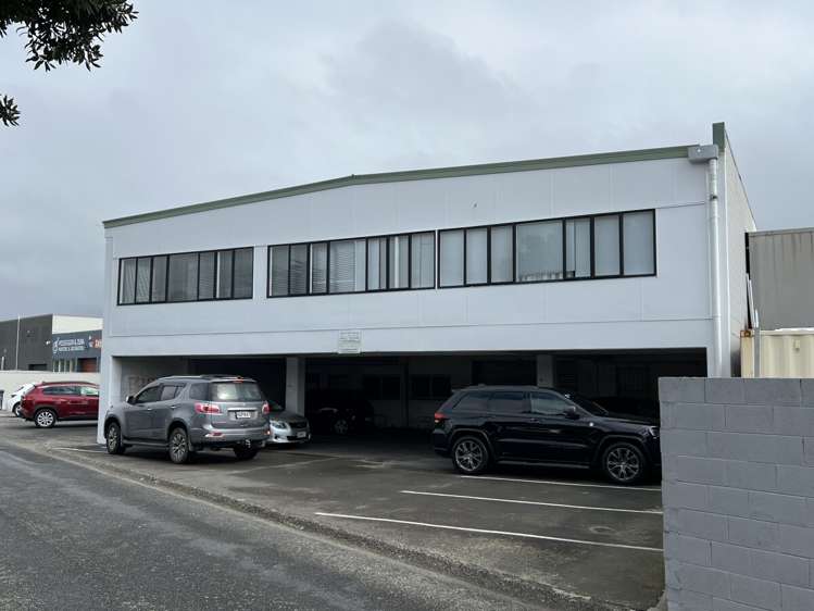 6 Lyttelton Avenue Porirua_1