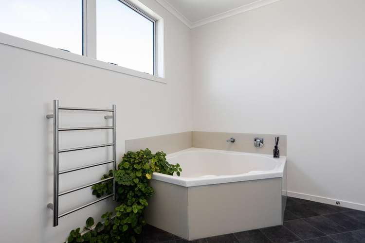 29 Chiefs Court Hamilton East_15