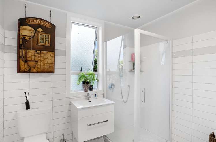 223 High Street North Carterton_12