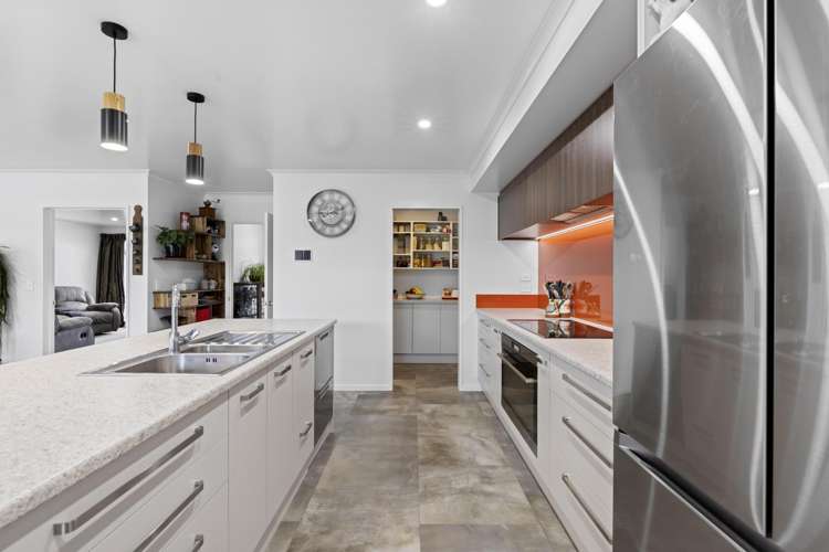 180 Faringdon Boulevard Rolleston_7