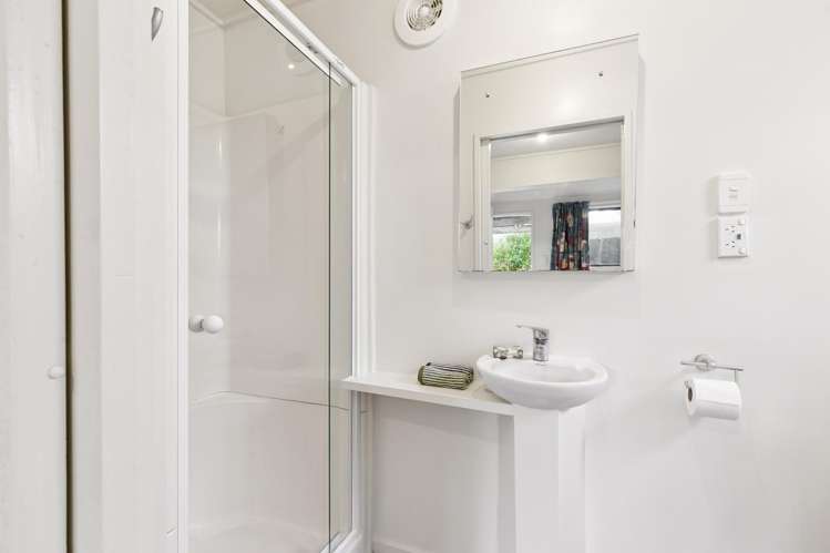 10 Kate Way Karori_13