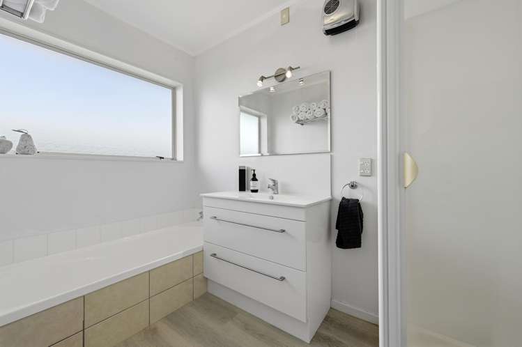 5 Ocean Crest Papamoa_24