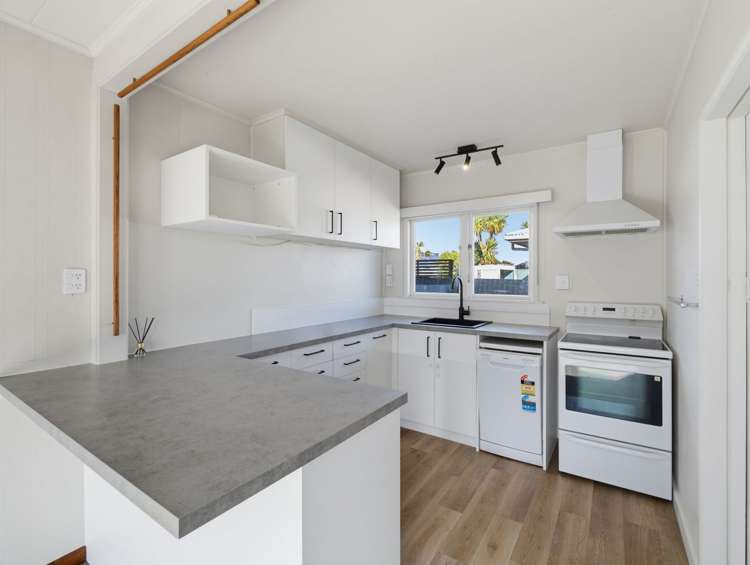 1/7 Tennyson Crescent Stoke_6