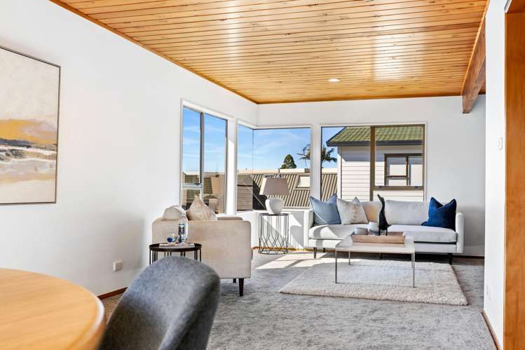1/63 Churchill Road Murrays Bay_11