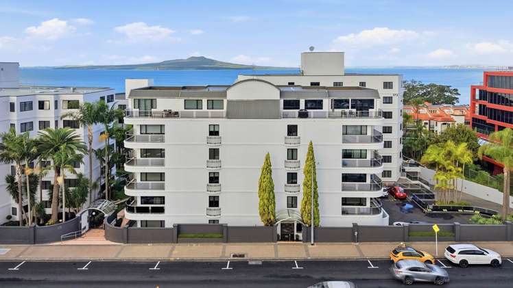 2C/171 Hurstmere Road Takapuna_35