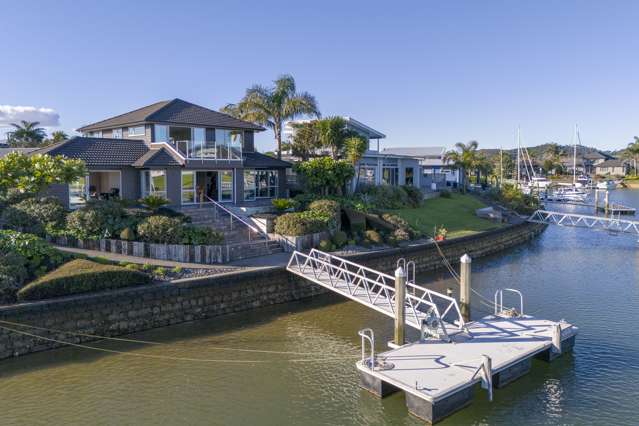 Wide sweeping canal views