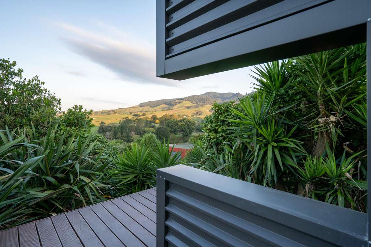 3/398 Luck At Last Road_4