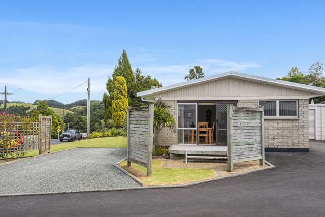 Easy living, great location & room for the camper!