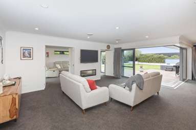 8 Carnaveron Drive_3