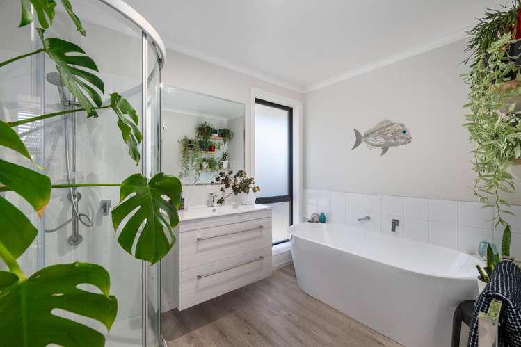 6 Spitfire Drive Burleigh_23