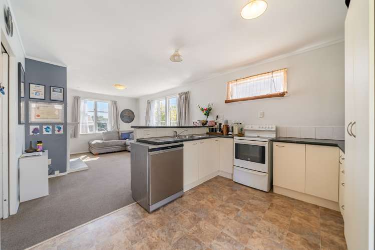 150 Waddington Drive Naenae_3