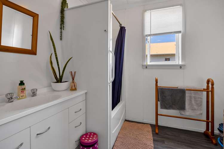 68 Domett Street Opunake_19