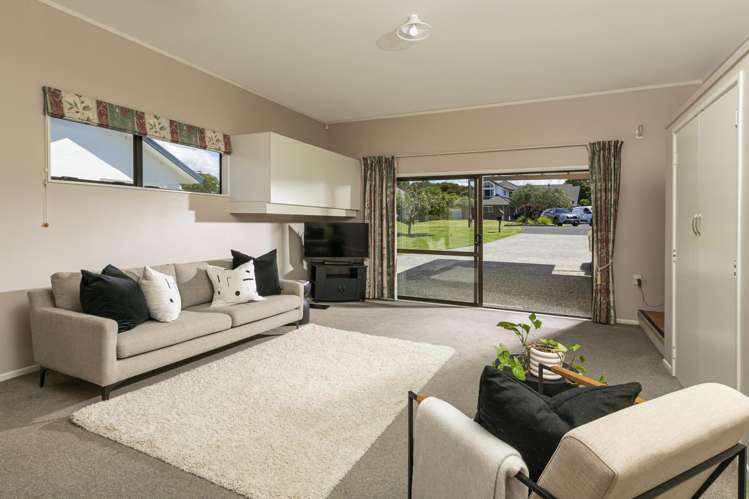 11 Windfall Grove Greenhithe_8