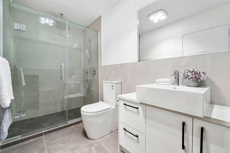 87 Bordeaux Parade Te Atatu South_10