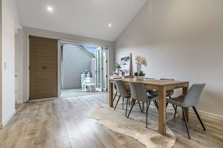 1 Mikoikoi Crescent Mangere Bridge_8