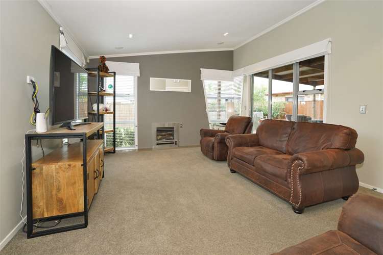 14 Miers Glade Rototuna North_8