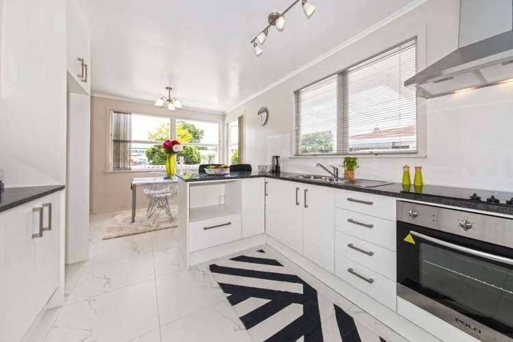 8 Drive Pickering Avenue Manurewa_5