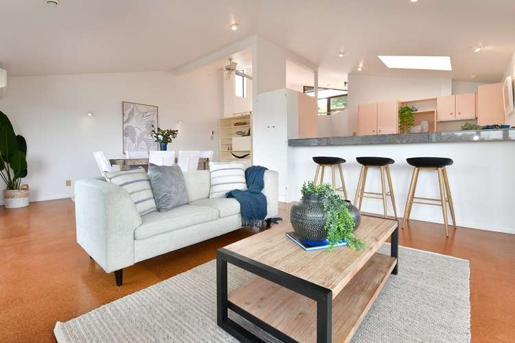 2/3 Beach Road Stanmore Bay_18