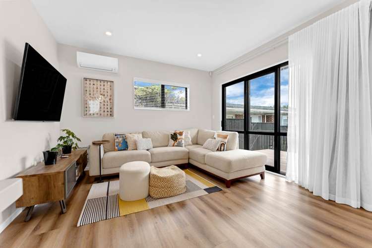 7/10 Newington Road_4