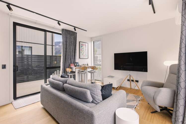 33 Casterway Crescent Jacks Point_10