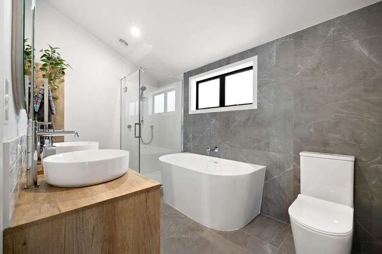 2/47 Glenmore Road Sunnyhills_2