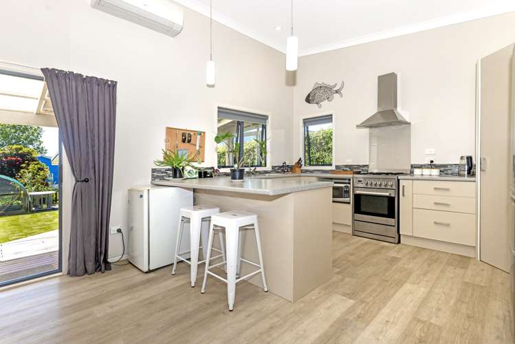 10 Puka Place Mahia_6