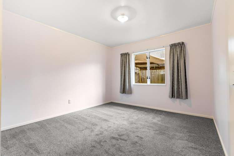 1/8 Atlantis Place Totara Vale_15