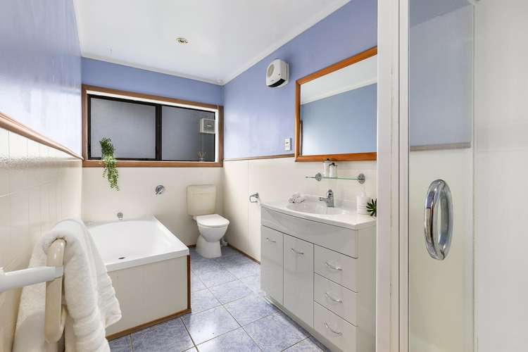 15 Victory Crescent Tawa_13