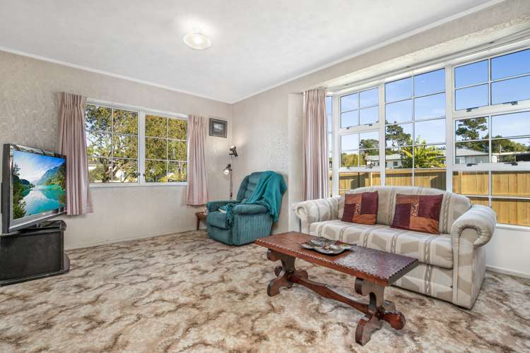 2/51 Royal View Road Te Atatu South_3