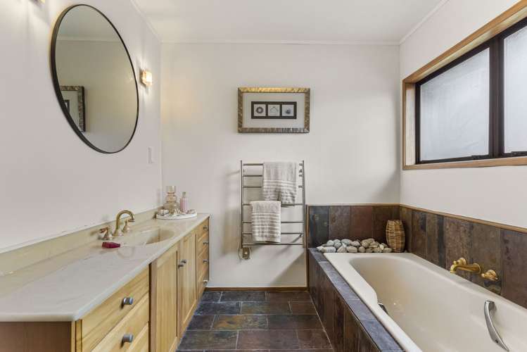 2/28 Orchard Road Waiake_24