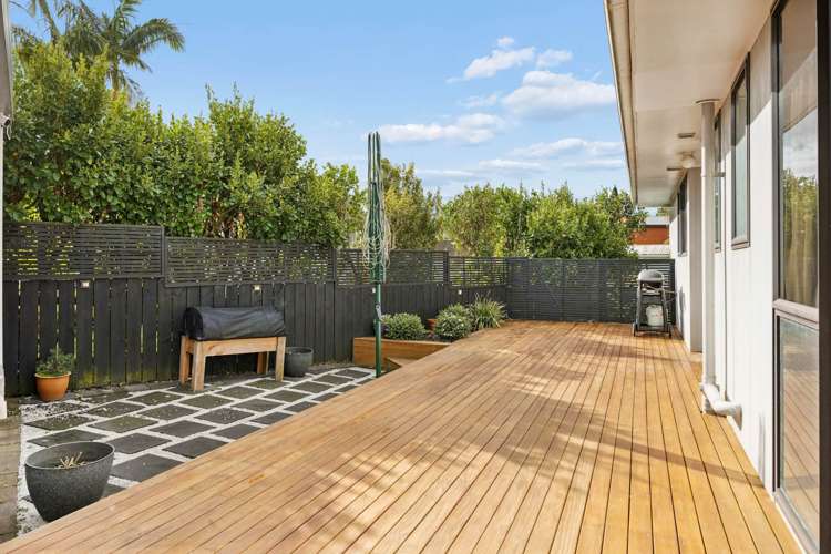 2/342C Royal Road Massey_2