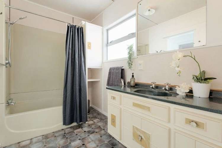 221A Oceanbeach Road 11229_9