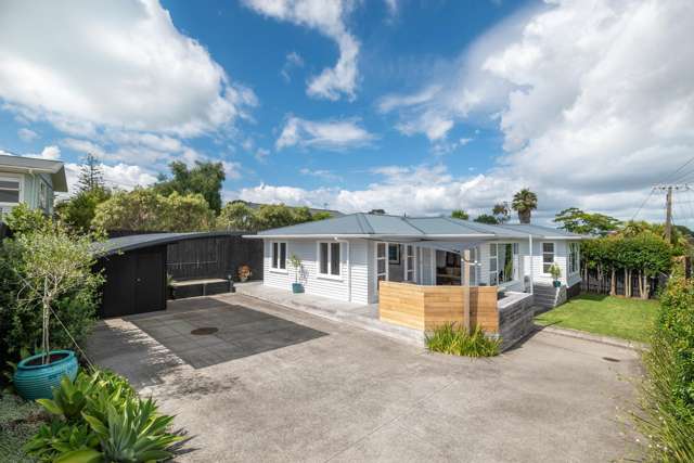 Sunny Timber Weatherboard, Flat Section