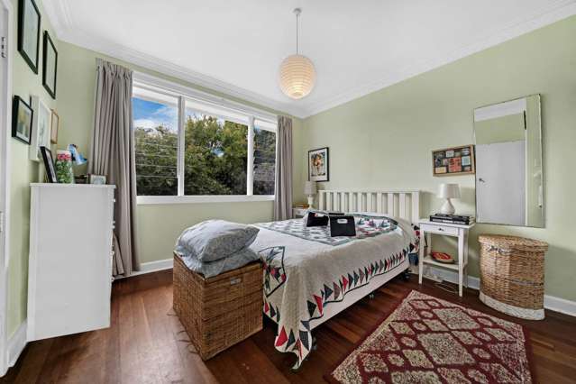 32 Derwent Crescent Titirangi_4