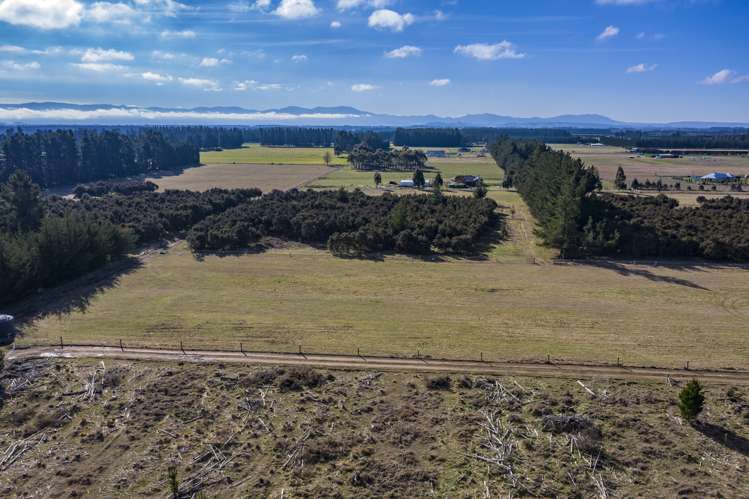 663 Poyntzs Road West Eyreton_18