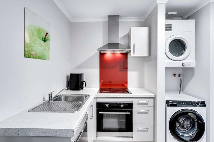 B/8/30 Hunter Street 500063_7