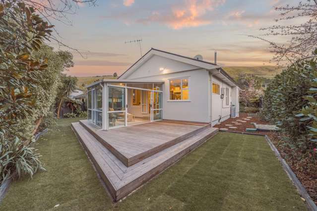 Coastal Charm, Contemporary Comfort