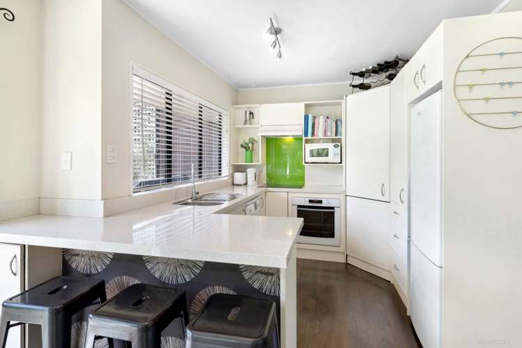 2/498 Beach Road Murrays Bay_7