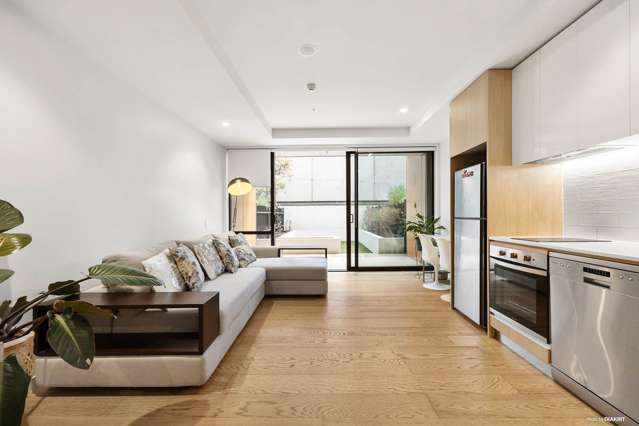 Cozy Living with A Massive Patio in DGZ